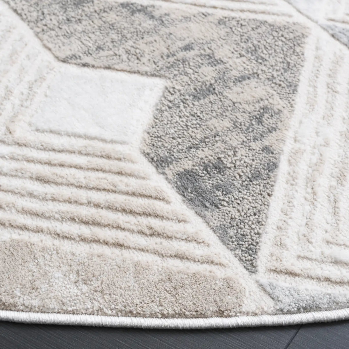 Safavieh Saylor 100 6'-3" x 6'-3" Rug in Grey / Dark Grey