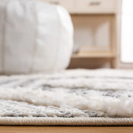 Safavieh Moroccan Tassel Shag 4'-0" x 6'-0" Rug in Grey / Ivory