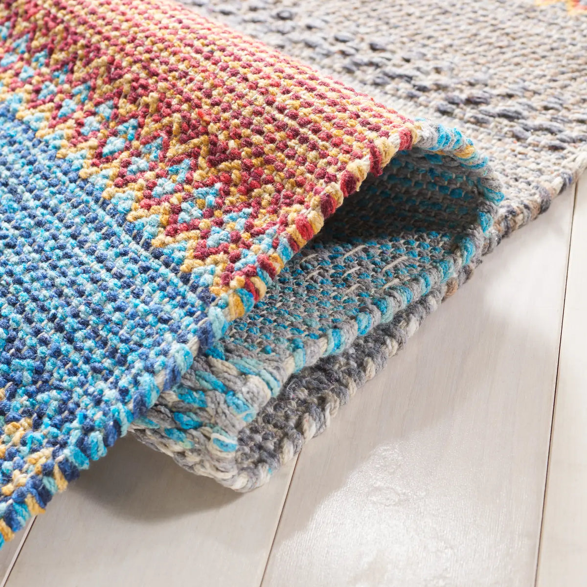 Safavieh Montauk 4'-0" x 6'-0" Rug in Grey / Orange