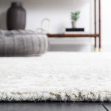 Safavieh Glamour 4'-0" x 6'-0" Rug in Grey / Ivory