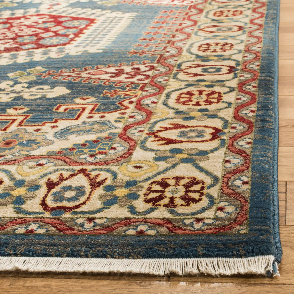 Safavieh Kashan 4'-0" x 6'-0" Rug in Navy Blue / Ivory