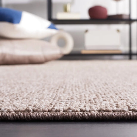 Safavieh Lotus 4'-0" x 6'-0" Rug in Beige / Ivory