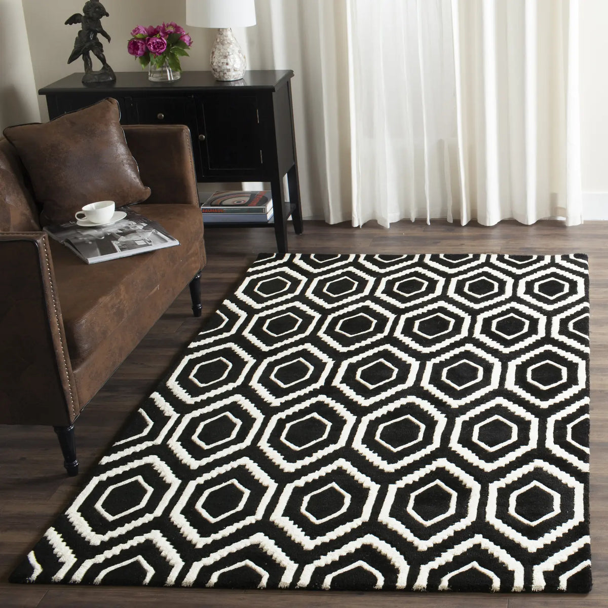 Safavieh Chatham 5'-0" x 8'-0" Rug in Black / Ivory