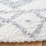 Safavieh Parma Shag 6'-7" x 6'-7" Rug in Ivory / Grey