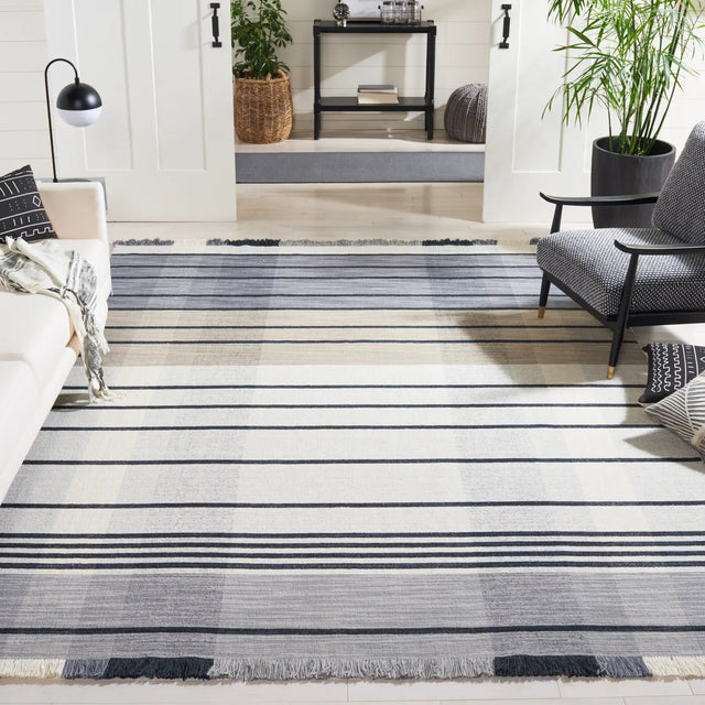 Safavieh Striped Kilim 6'-0" x 9'-0" Rug in Light Grey / Black
