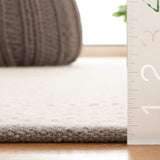 Safavieh Vermont 4'-0" x 6'-0" Rug in Grey / Ivory