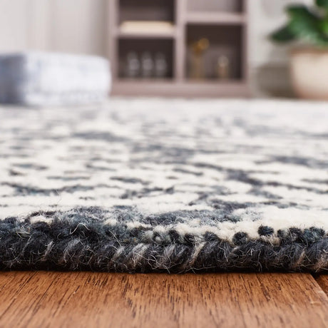 Safavieh Abstract 4'-0" x 6'-0" Rug in Ivory / Navy