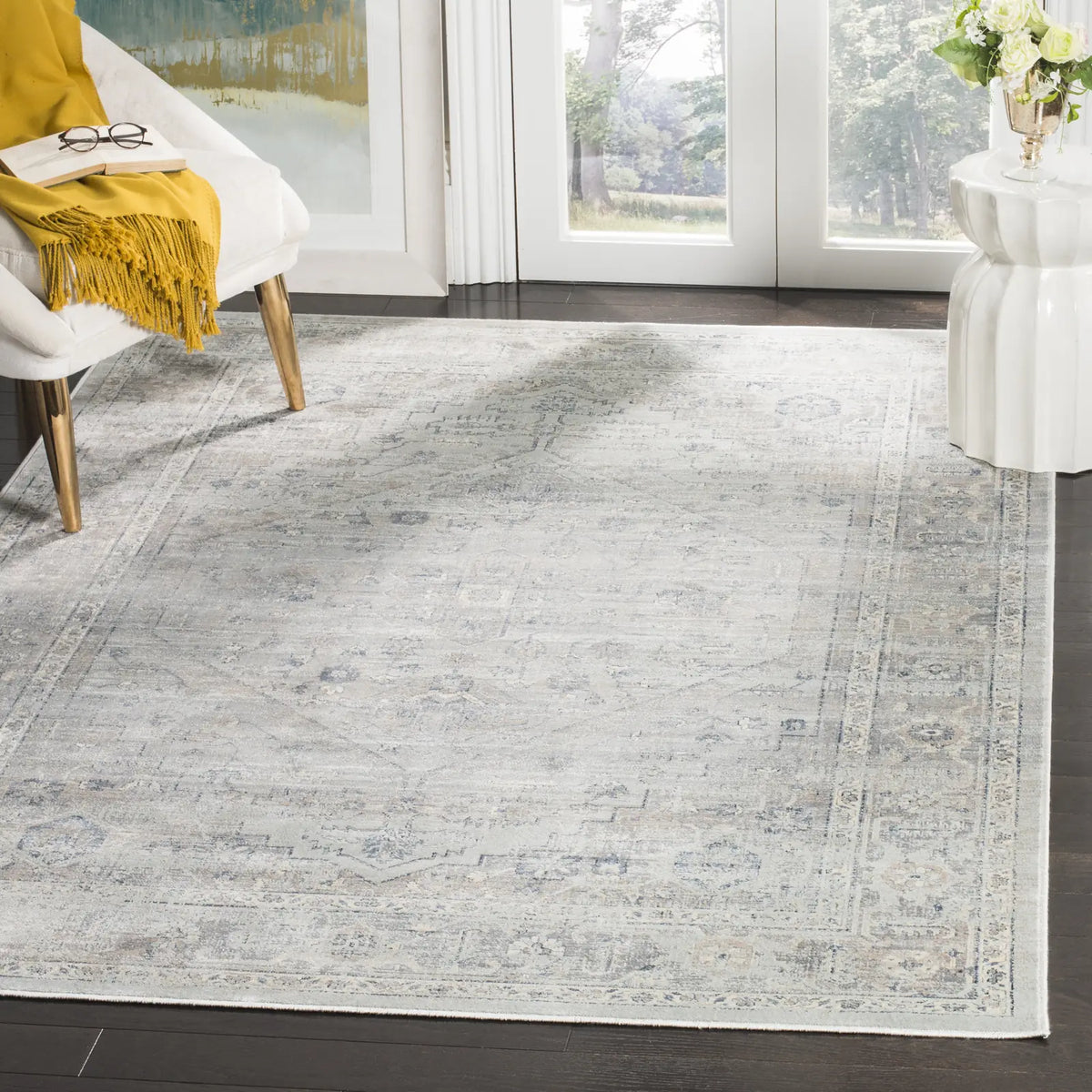 Safavieh Vintage 5'-3" x 7'-6" Rug in Light Blue