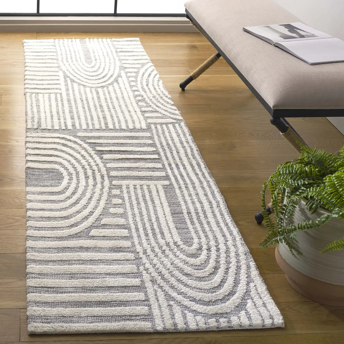 Safavieh Audrey 2'-3" x 8'-0" Rug in Grey / Ivory