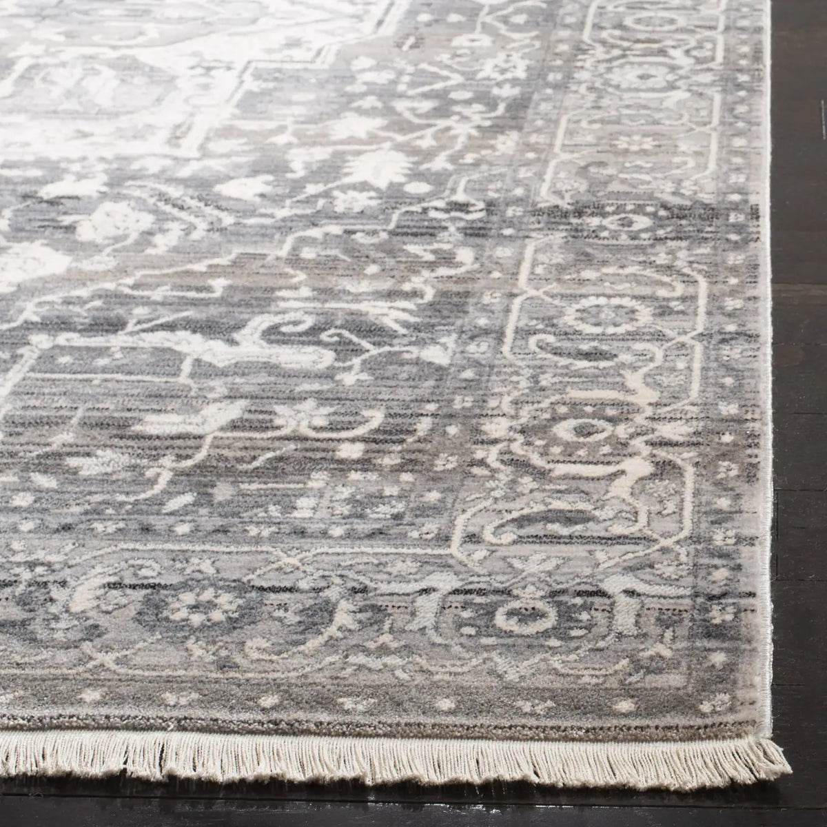 Safavieh Vintage Persian 4'-0" x 6'-0" Rug in Grey / Charcoal