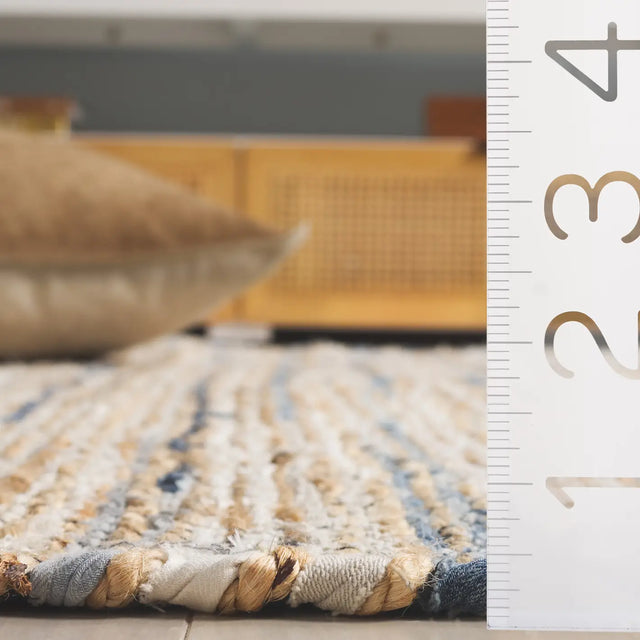 Safavieh Cape Cod 4'-0" x 6'-0" Rug in Blue / Beige