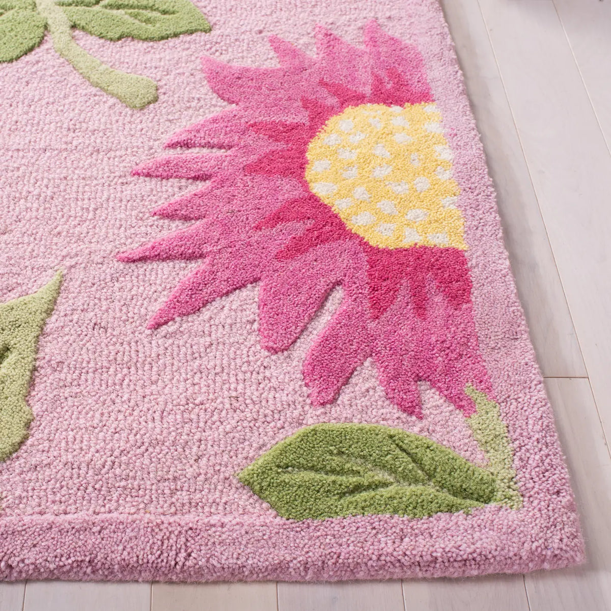 Safavieh Safavieh Kids 4'-0" x 6'-0" Rug in Pink / Pink