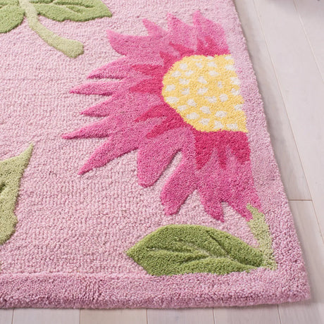Safavieh Safavieh Kids 4'-0" x 6'-0" Rug in Pink / Pink