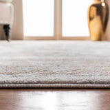 Safavieh Isabella 4'-0" x 6'-0" Rug in Cream / Beige