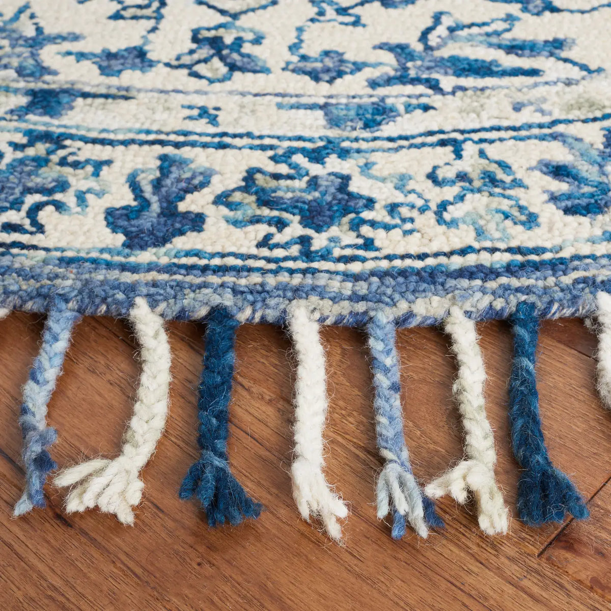 Safavieh Aspen 5'-0" x 5'-0" Rug in Ivory / Blue