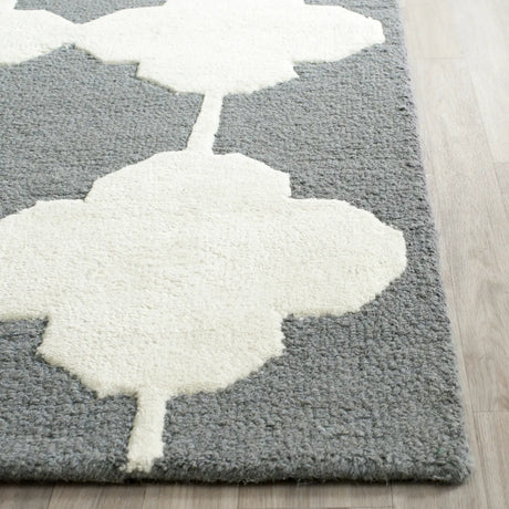 Safavieh Cambridge 2'-6" x 8'-0" Rug in Dark Grey / Ivory