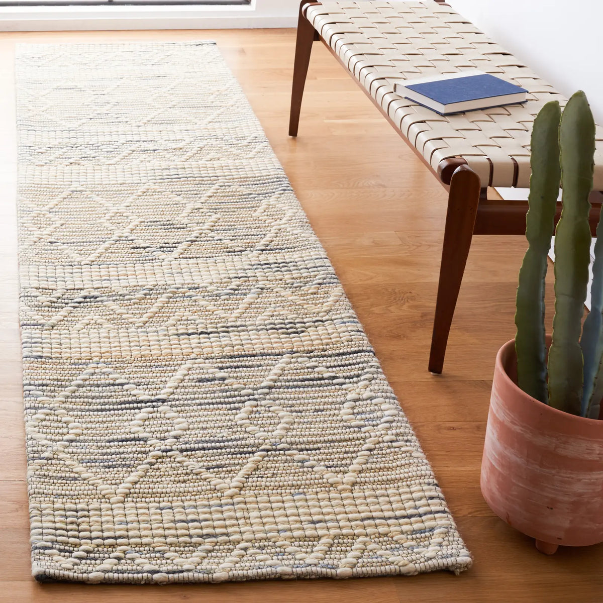Safavieh Marbella 2'-3" x 9'-0" Rug in Ivory / Grey
