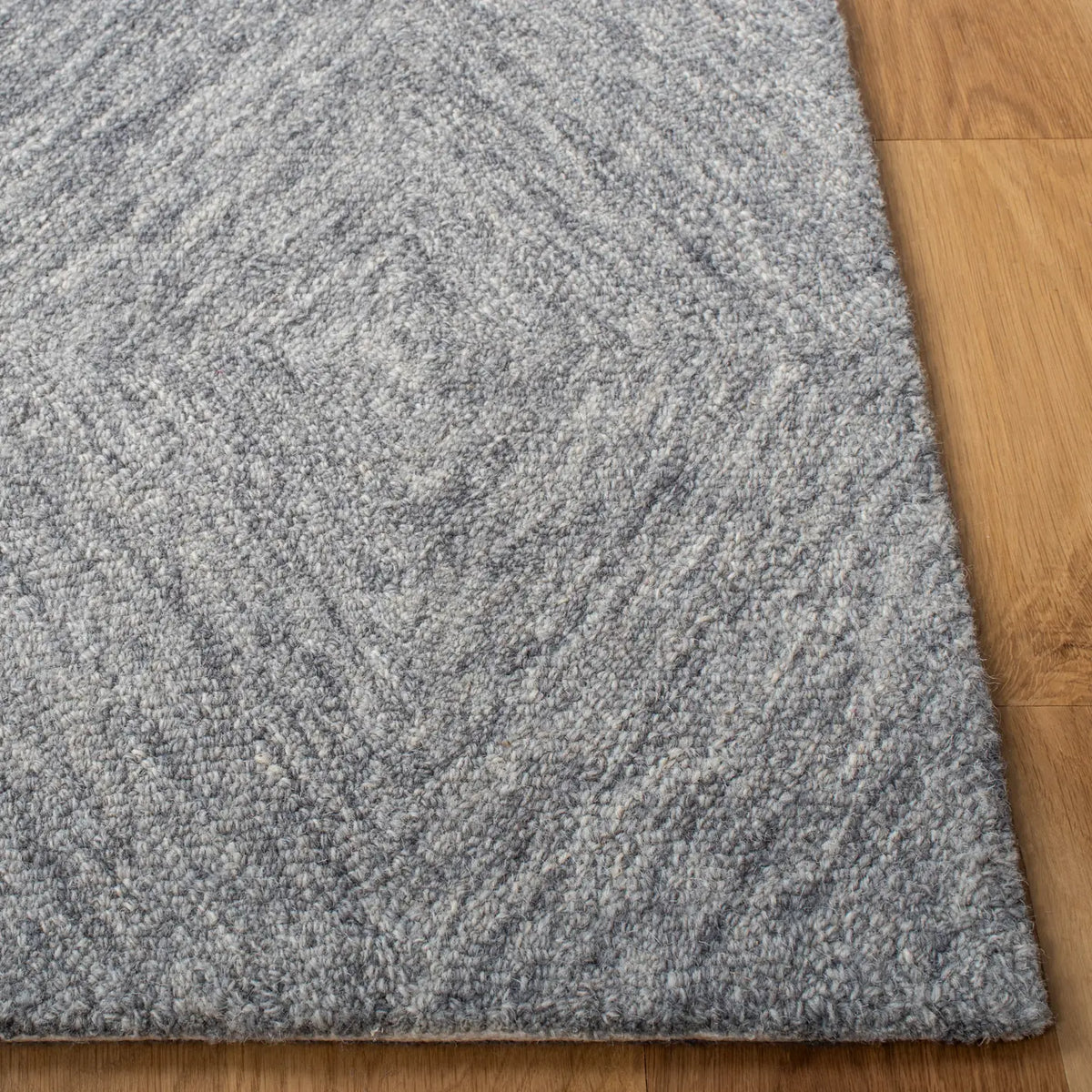 Safavieh Metro 4'-0" x 6'-0" Rug in Grey