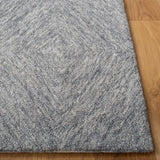 Safavieh Metro 4'-0" x 6'-0" Rug in Grey