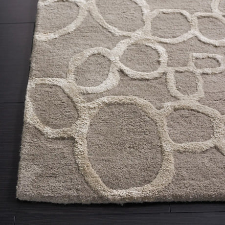 Safavieh Soho 3'-6" x 5'-6" Rug in Grey