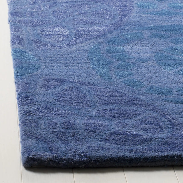 Safavieh Wyndham 5'-0" x 8'-0" Rug in Blue