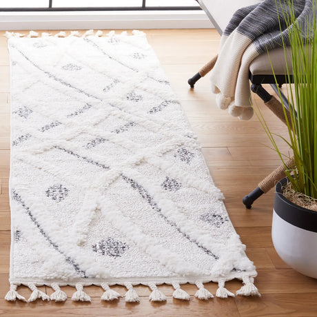 Safavieh Moroccan Tassel Shag 2'-3" x 8'-0" Rug in Beige / Grey