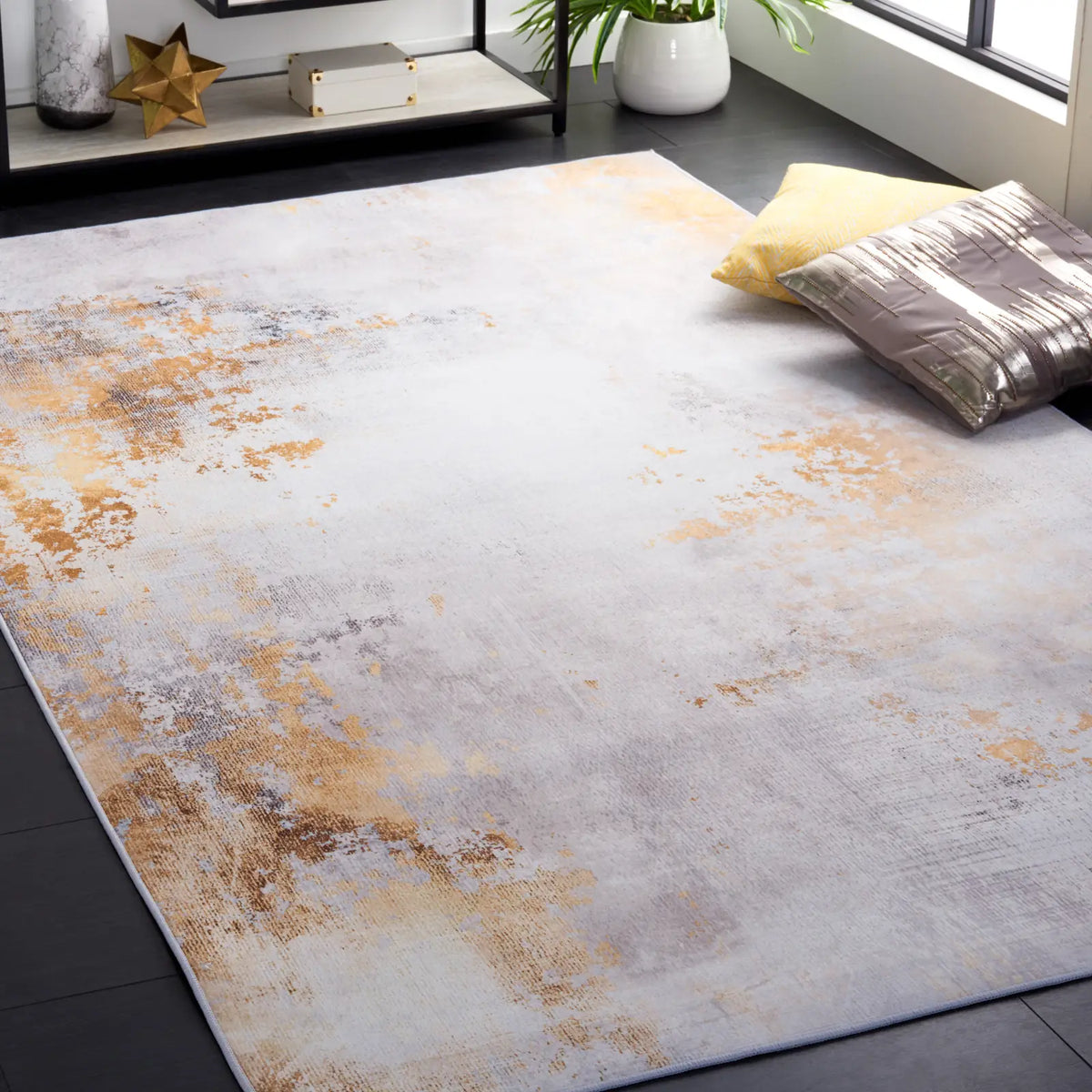 Safavieh Tacoma 4'-0" x 6'-0" Rug in Grey / Gold