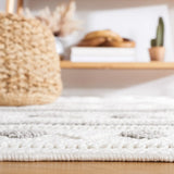 Safavieh Lotus 4'-0" x 6'-0" Rug in Ivory / Grey