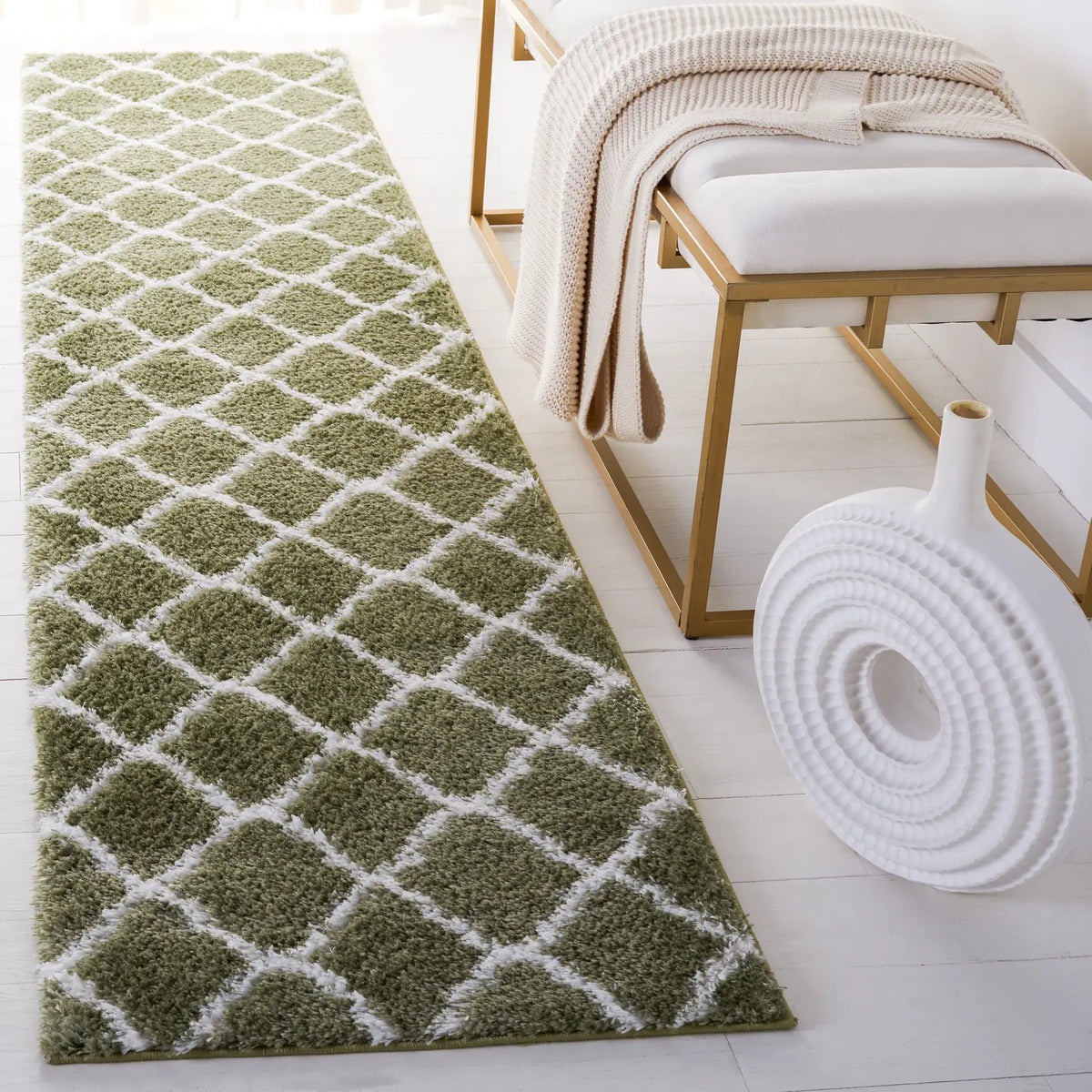 Safavieh Tahoe Shag 2'-0" x 9'-0" Rug in Sage / White