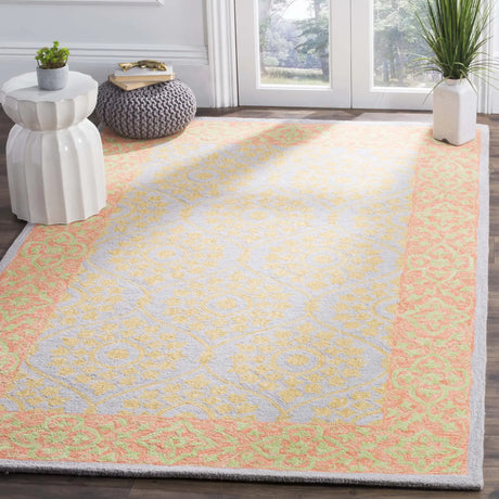 Safavieh Suzani 4'-0" x 6'-0" Rug in Orange / Silver