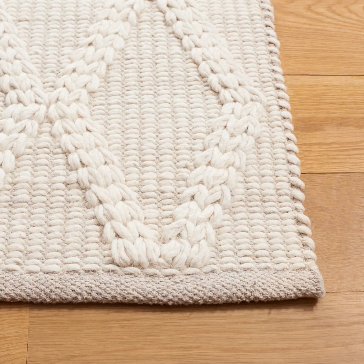 Safavieh Natura 4'-0" x 6'-0" Rug in Ivory