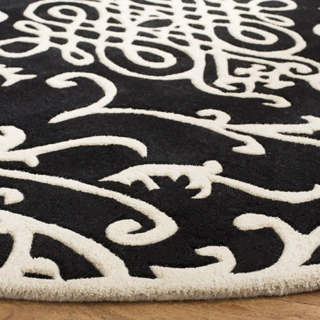Safavieh Soho 6'-0" x 6'-0" Rug in Black / Ivory