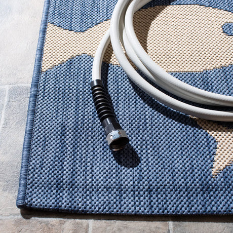 Safavieh Courtyard 4'-0" x 5'-7" Rug in Blue / Beige