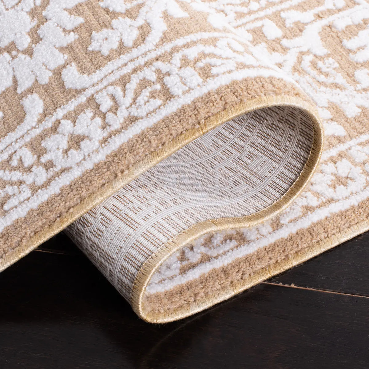 Safavieh Martha Stewart Sabrina 4'-0" x 6'-0" Rug in Gold / Ivory