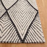 Safavieh Marbella 4'-0" x 6'-0" Rug in Black / Ivory