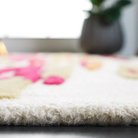 Safavieh Rodeo Drive 4'-0" x 6'-0" Rug in Ivory / Red