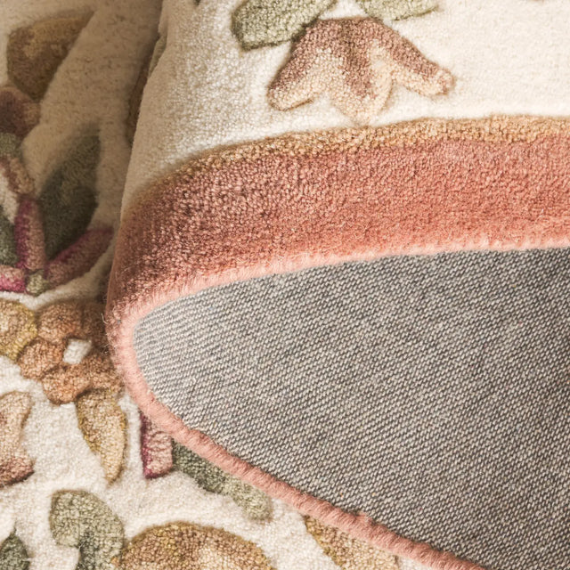 Safavieh Aubusson 4'-0" x 6'-0" Rug in Peach / Ivory