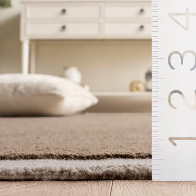 Safavieh Metro 5'-0" x 8'-0" Rug in Brown / Ivory