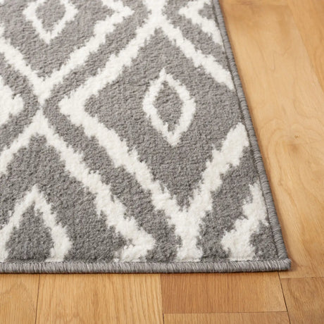 Safavieh Pyramid 4'-5" x 6'-5" Rug in Charcoal / Ivory