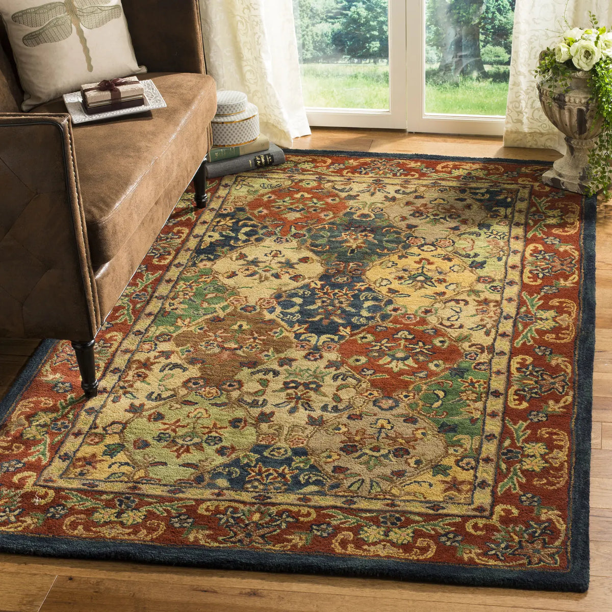 Safavieh Heritage 4'-0" x 6'-0" Rug in Beige / Burgundy