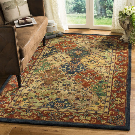 Safavieh Heritage 4'-0" x 6'-0" Rug in Beige / Burgundy