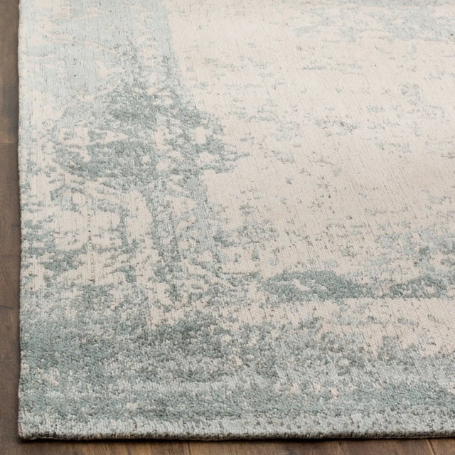 Safavieh Classic Vintage 5'-0" x 8'-0" Rug in Grey