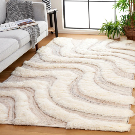 Safavieh Casablanca 4'-0" x 6'-0" Rug in Ivory / Beige