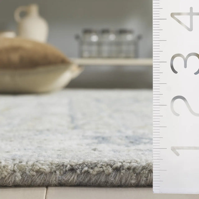 Safavieh Metro 2'-3" x 8'-0" Rug in Grey / Beige