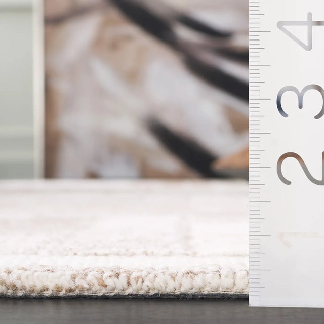 Safavieh Ebony 4'-0" x 6'-0" Rug in Ivory / Brown