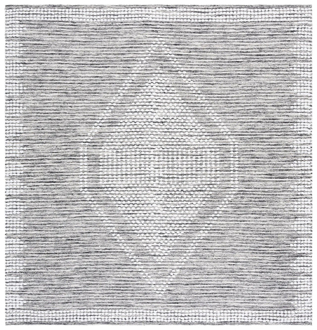 Safavieh Montauk 6'-0" x 6'-0" Rug in Black / Ivory