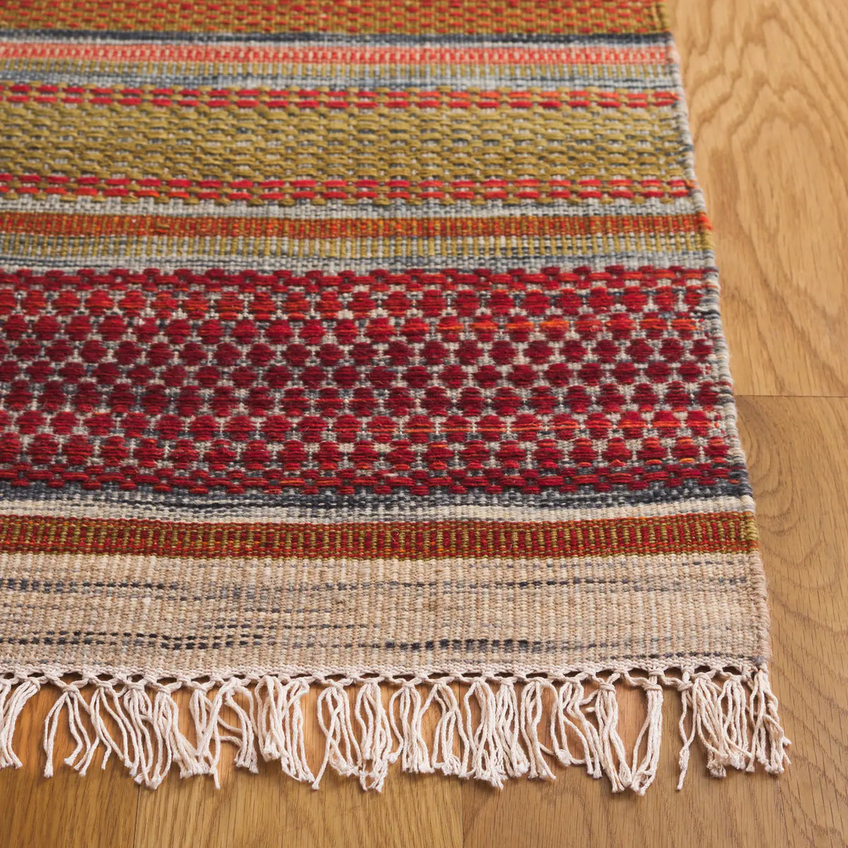 Safavieh Striped Kilim 5'-0" x 8'-0" Rug in Beige