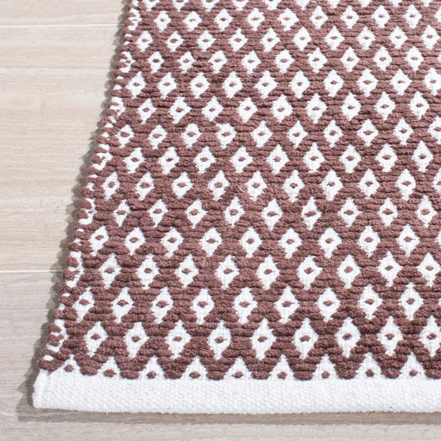 Safavieh Boston 5'-0" x 8'-0" Rug in Brown
