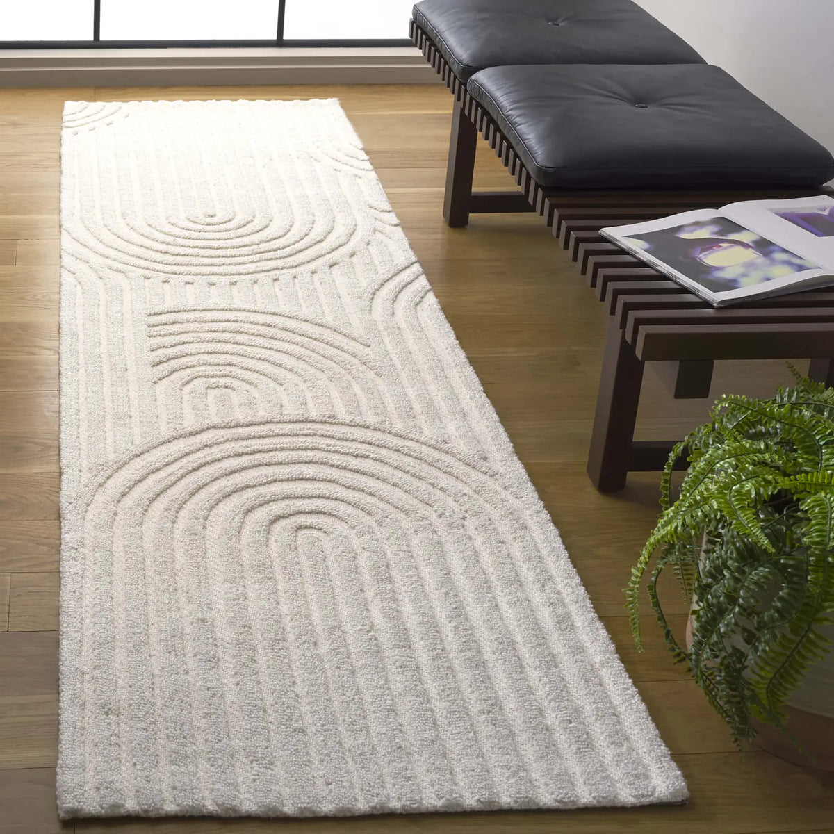Safavieh Southampton 2'-3" x 8'-0" Rug in Ivory