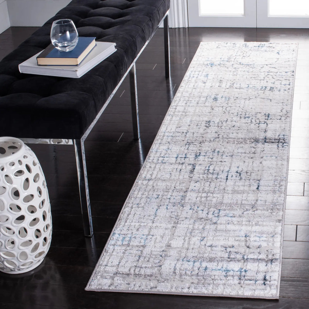 Safavieh Amelia 2'-0" x 8'-0" Rug in Grey / Blue